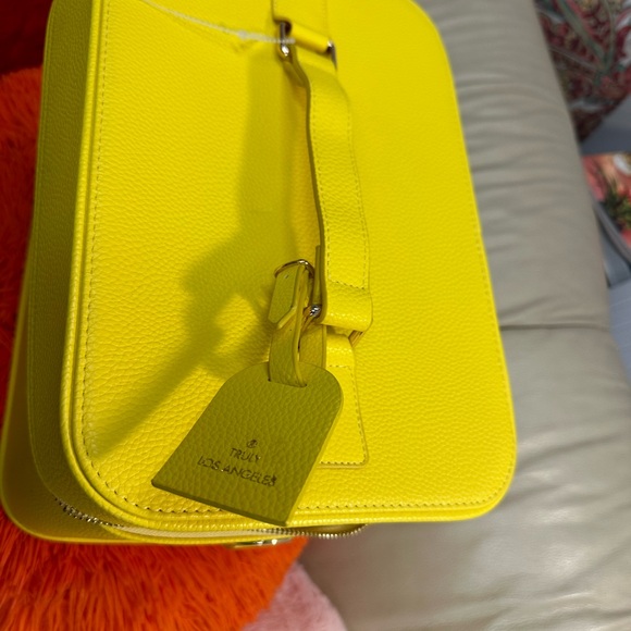 TRULY Beautiful Bright carrying case - Picture 11 of 15